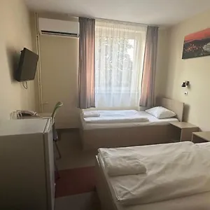 Bed & Breakfast Free Parking, Free Breakfast, Only 15 Minutes To Center, Budapešť
