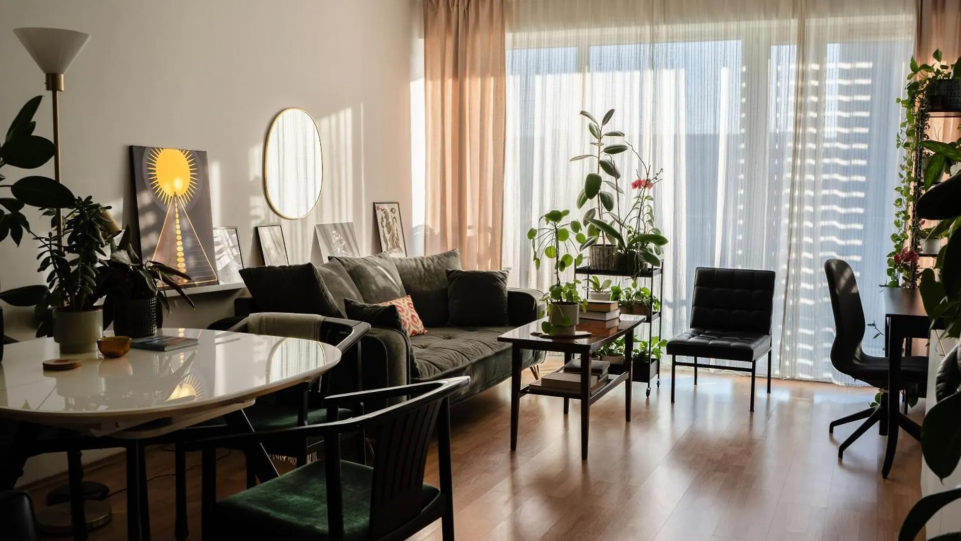 kontakty Artist\'S Home - Urban Oasis